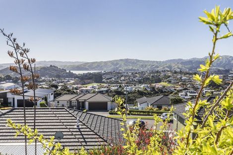 Photo of property in 13 Madeira Close, Whitby, Porirua, 5024