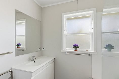 Photo of property in 17 Walton Road, Paraparaumu Beach, Paraparaumu, 5032