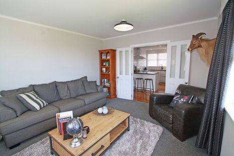 Photo of property in 9 Manu Crescent, Upper Vogeltown, New Plymouth, 4310