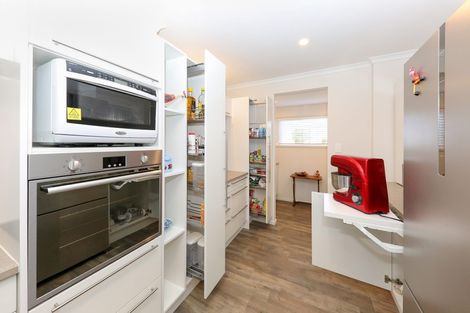 Photo of property in 2/19 Seaview Avenue, Northcote, Auckland, 0627