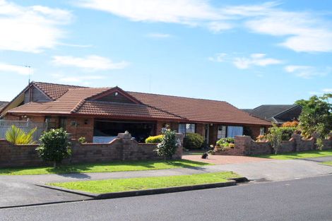 Photo of property in 2/21 Carriage Close, Northpark, Auckland, 2013