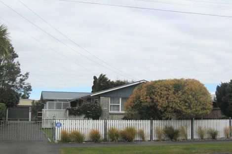 Photo of property in 16 Colesbury Street, Bishopdale, Christchurch, 8053