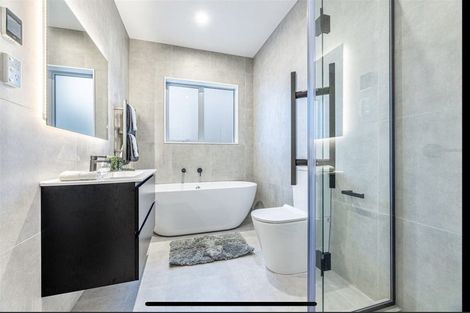 Photo of property in 15 Walter Ruddock Avenue, Kumeu, 0810