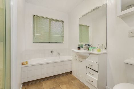 Photo of property in 19 Ashmere Lane, Weymouth, Auckland, 2103