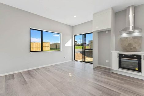 Photo of property in 111 Mutetai Road, Clarks Beach, 2122