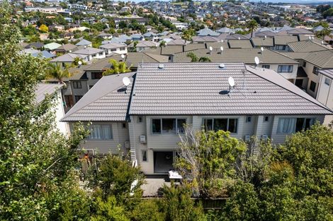 Photo of property in 8/22 Northcross Drive, Oteha, Auckland, 0632
