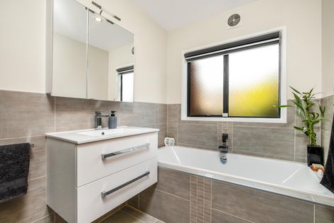 Photo of property in 138 Carnoustie Drive, Wattle Downs, Auckland, 2103