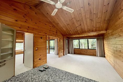 Photo of property in 25 Emlyn Place, Torbay, Auckland, 0630