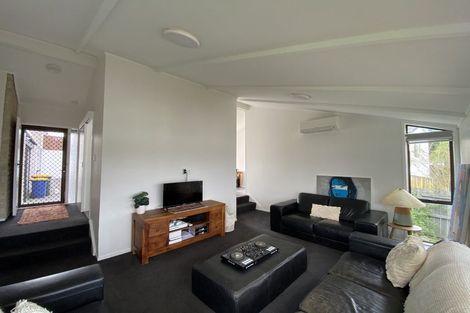 Photo of property in 2/6 Clare Place, Glenfield, Auckland, 0629
