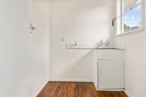 Photo of property in 137 Henderson Valley Road, Henderson, Auckland, 0612