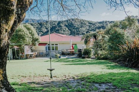 Photo of property in 45 Milton Terrace, Picton, 7220