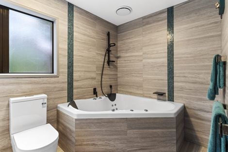 Photo of property in 18a Ridge Road, Howick, Auckland, 2014