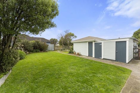 Photo of property in 11 Montrose Place, Takaro, Palmerston North, 4412