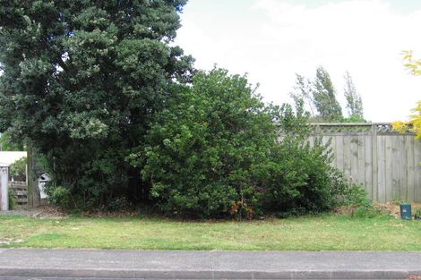 Photo of property in 1/22 Lambrown Drive, Totara Vale, Auckland, 0629
