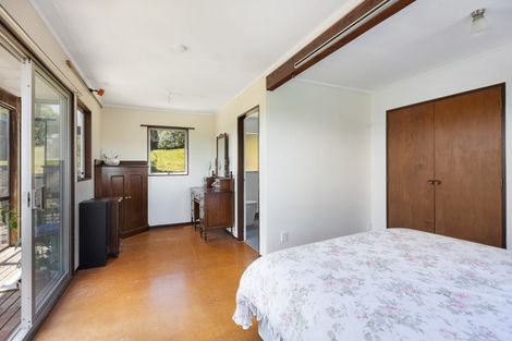 Photo of property in 25 Miles Crescent, Newlands, Wellington, 6037