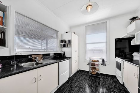 Photo of property in 21 Argyle Street, Hawera, 4610