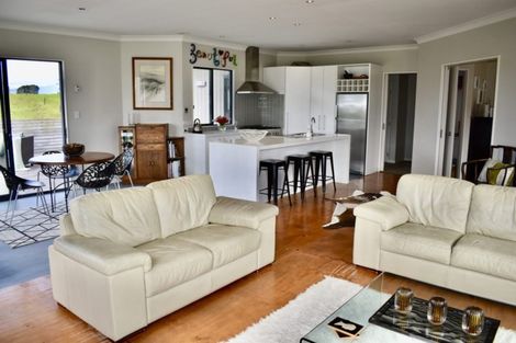 Photo of property in 9 Waitaheke Road, Te Horo, Otaki, 5581