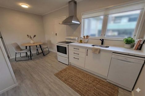 Photo of property in 2/766 Beach Road, Browns Bay, Auckland, 0630
