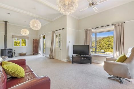 Photo of property in 19 Milton Terrace, Picton, 7220