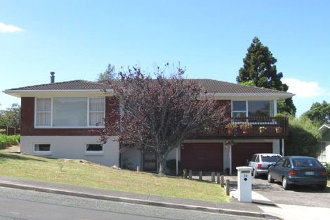 Photo of property in 32 Easton Park Parade, Glenfield, Auckland, 0629