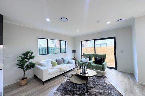 Photo of property in 12c Borrowdace Avenue, Botany Downs, Auckland, 2010