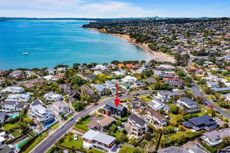 Photo of property in 10 Vaughan Crescent, Murrays Bay, Auckland, 0630