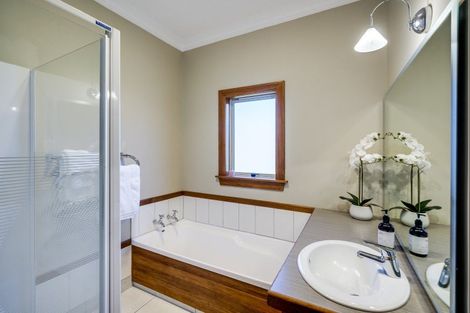 Photo of property in 8 Lambton Road, Hospital Hill, Napier, 4110