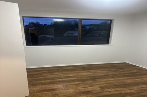 Photo of property in 22 Jenanne Place, Totara Vale, Auckland, 0629