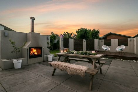 Photo of property in 91 Ferry Road, Clive, 4102