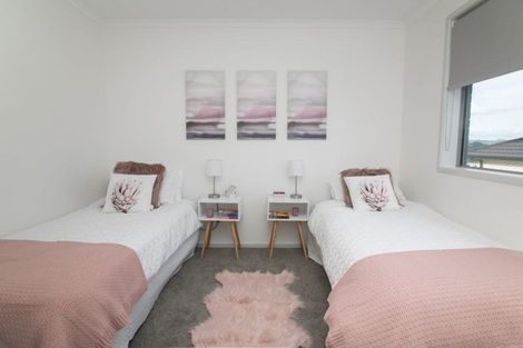 Photo of property in 25 Vogwill Road, Kumeu, 0810