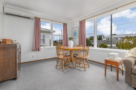 Photo of property in 11 Karaka Crescent, Levin, 5510