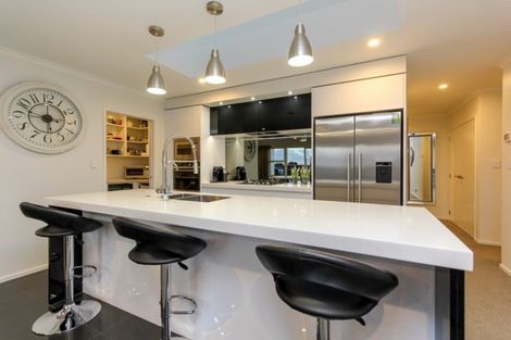 Photo of property in 1 Oakmont Crescent, Waiwhakaiho, New Plymouth, 4312