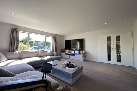 Photo of property in 10a Grassmere Street, Papanui, Christchurch, 8052