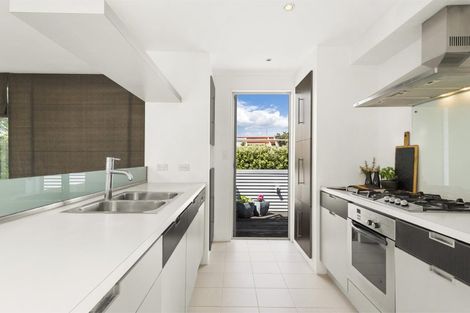 Photo of property in 2/20 Sycamore Drive, Sunnynook, Auckland, 0620