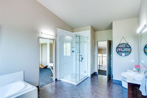 Photo of property in 104 Tironui Drive, Taradale, Napier, 4112