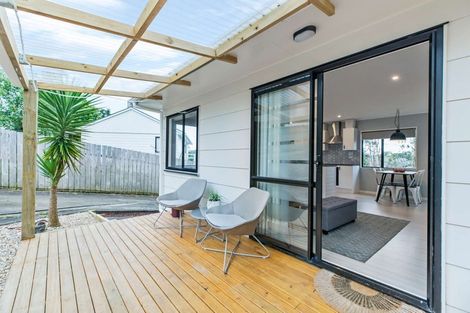 Photo of property in 2/7 Maywood Crescent, Glen Eden, Auckland, 0602