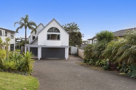 Photo of property in 2/89 Knights Road, Rothesay Bay, Auckland, 0630