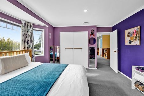 Photo of property in 77 Govett Avenue, Frankleigh Park, New Plymouth, 4310