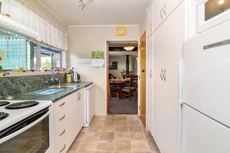 Photo of property in 25 Matthew Place, Kawaha Point, Rotorua, 3010