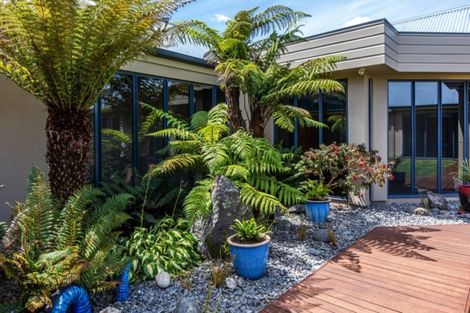 Photo of property in 400 Gillespie Place, Acacia Bay, Taupo, 3385
