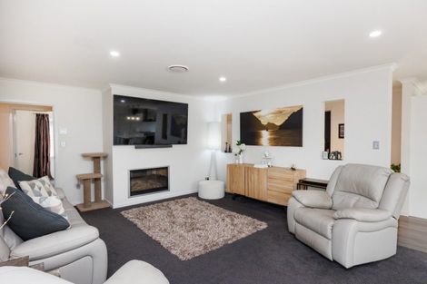 Photo of property in 3 Tennyson Avenue, Kelvin Grove, Palmerston North, 4414