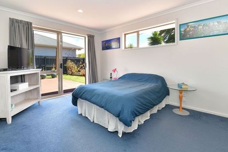 Photo of property in 16 Aitkenhead Court, Parakai, 0830