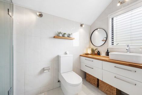 Photo of property in 2/59 Dalwhinnie Parade, Highland Park, Auckland, 2010