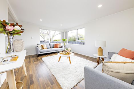 Photo of property in 15 Becker Drive, Weymouth, Auckland, 2103