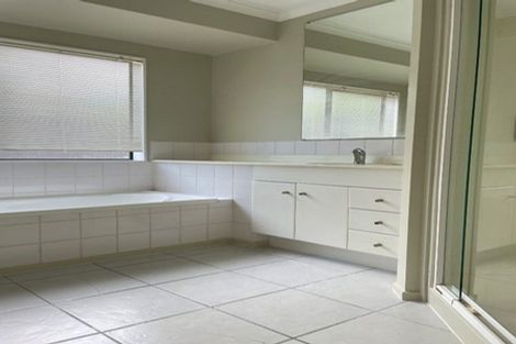 Photo of property in 20 Jade Court, Rosedale, Auckland, 0632