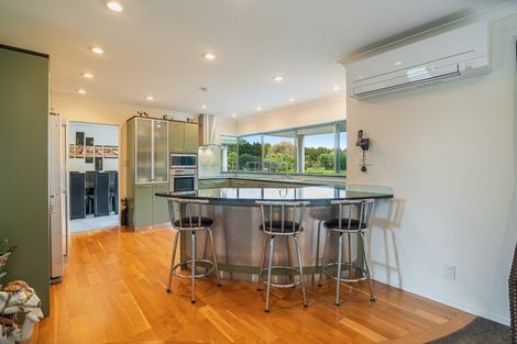 Photo of property in 88 Boord Crescent, Kumeu, 0891