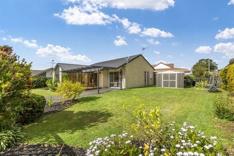 Photo of property in 2/99 Riverside Road, Orewa, 0931