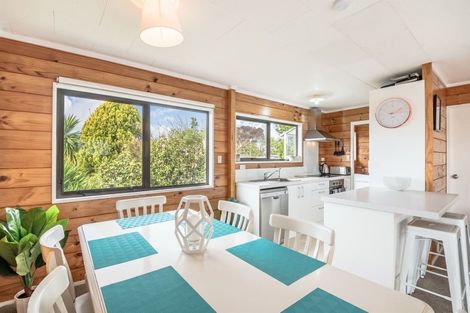 Photo of property in 2/9 Teal Crescent, Beach Haven, Auckland, 0626