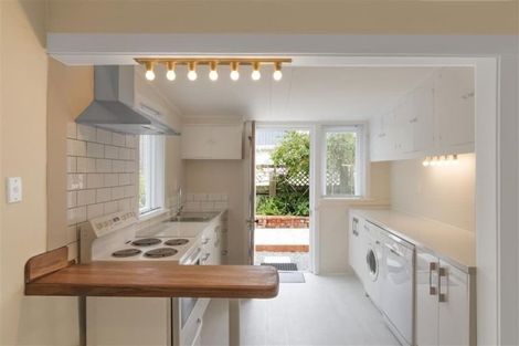 Photo of property in 10 Rimu Road, Kelburn, Wellington, 6012