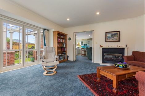 Photo of property in 6 La Lena Grove, Fitzherbert, Palmerston North, 4410